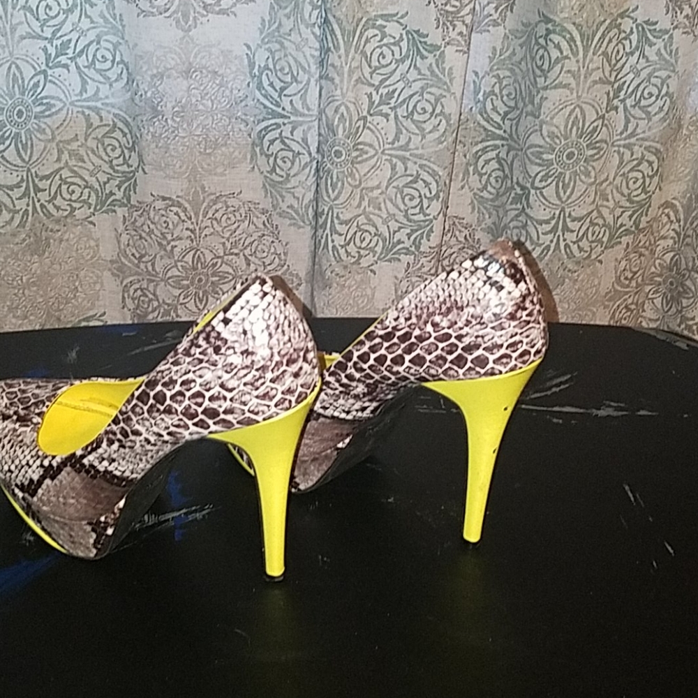 High Heels - Picture 2 of 3